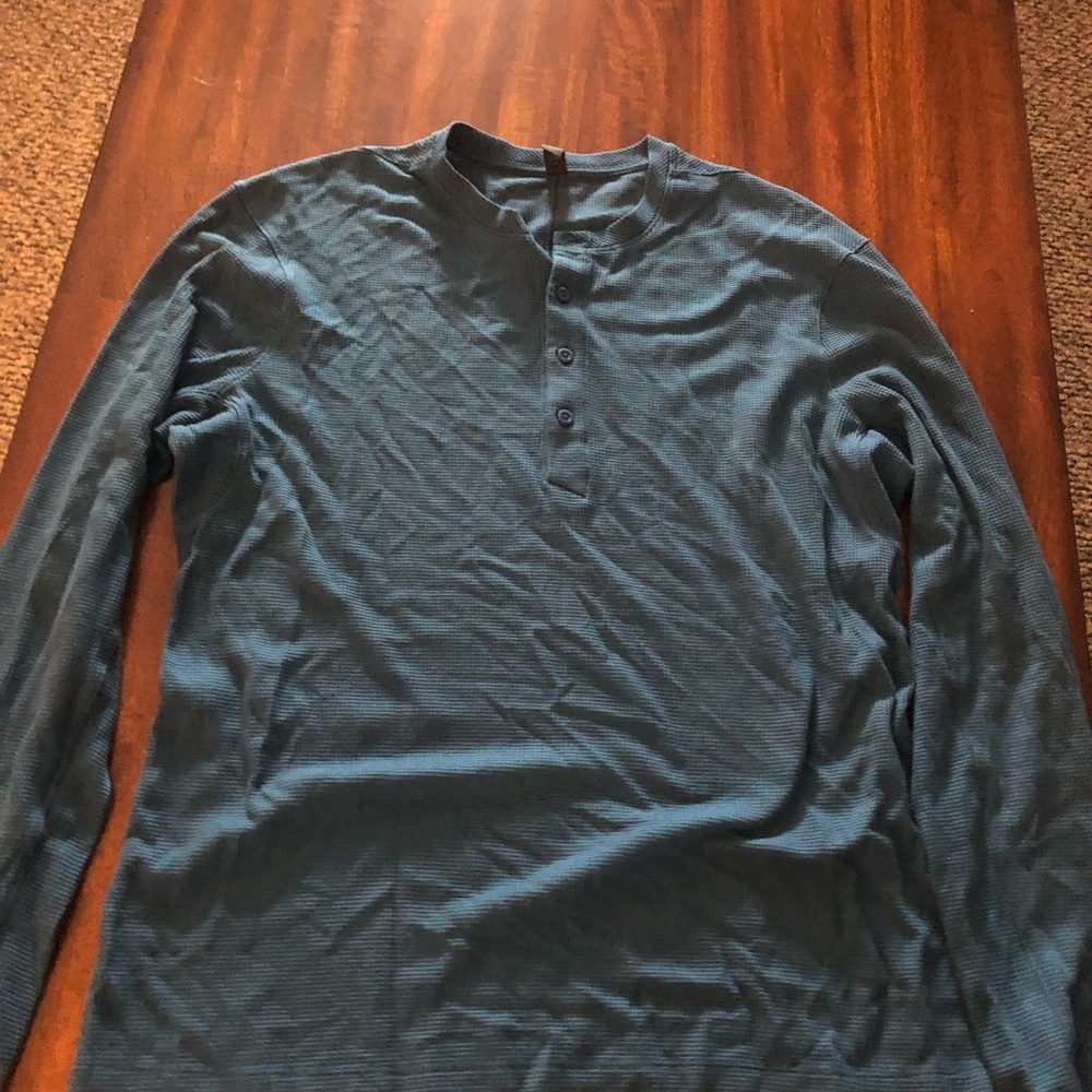 Men’s blue lululemon thermal long sleeve